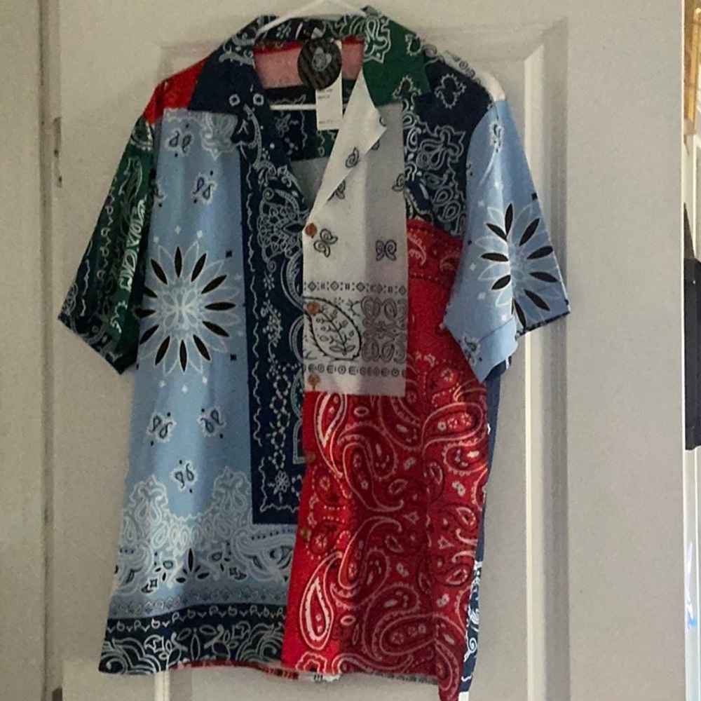 Multicolor Bandana Button Down Size L
Shirt